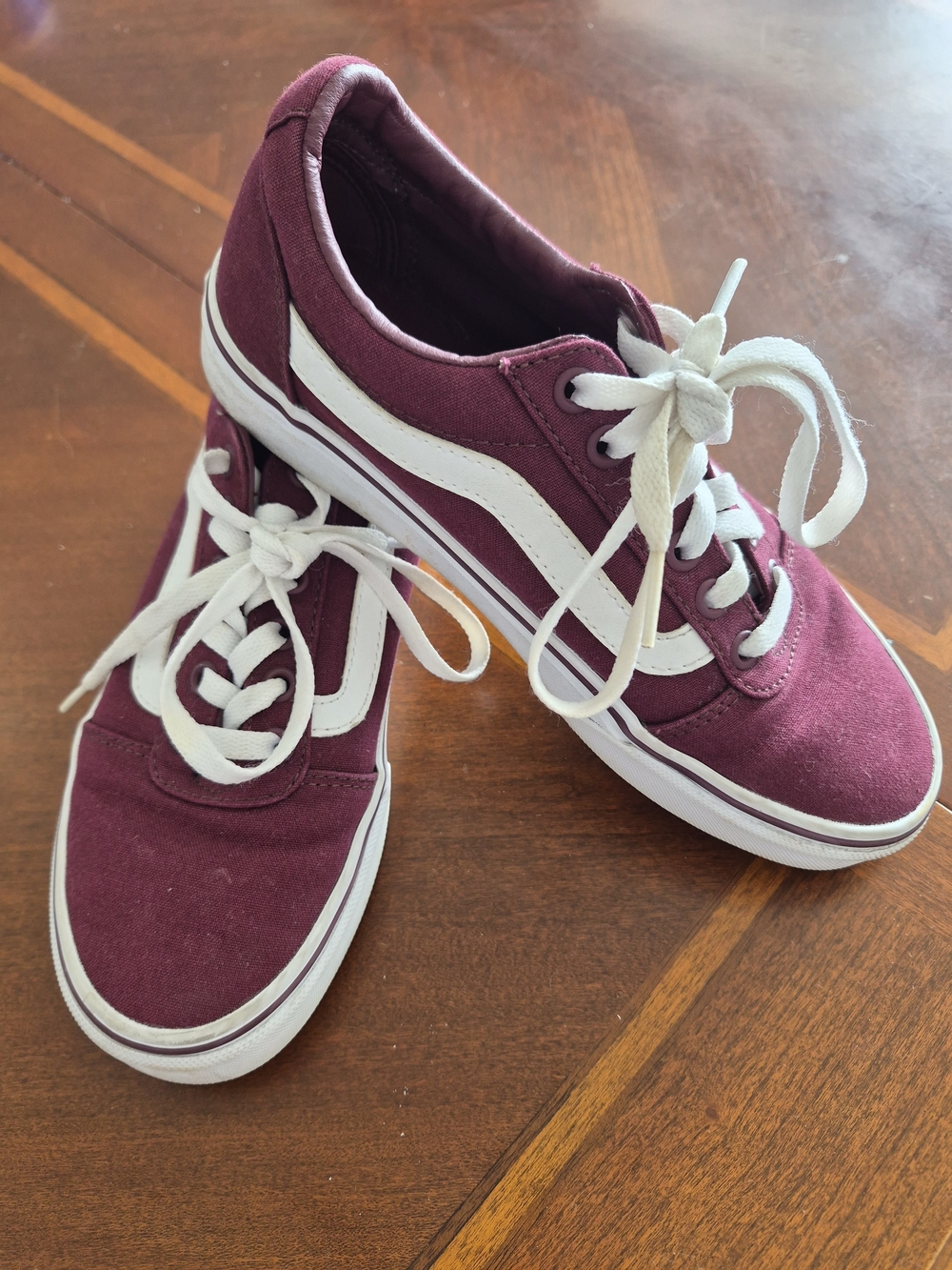 Vans 6.5 Women's Burgundy Canvas Low-Top Sneakers with White Sidestripe